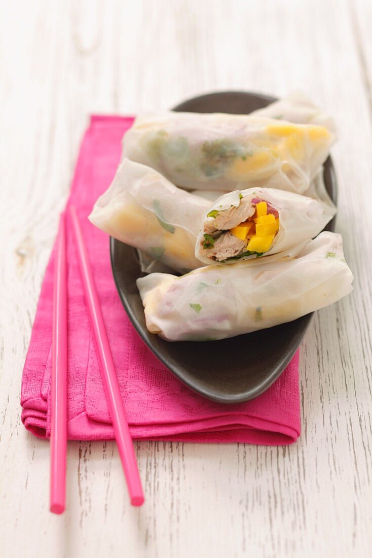 Spring rolls with turkey, mango, red onions and herbs