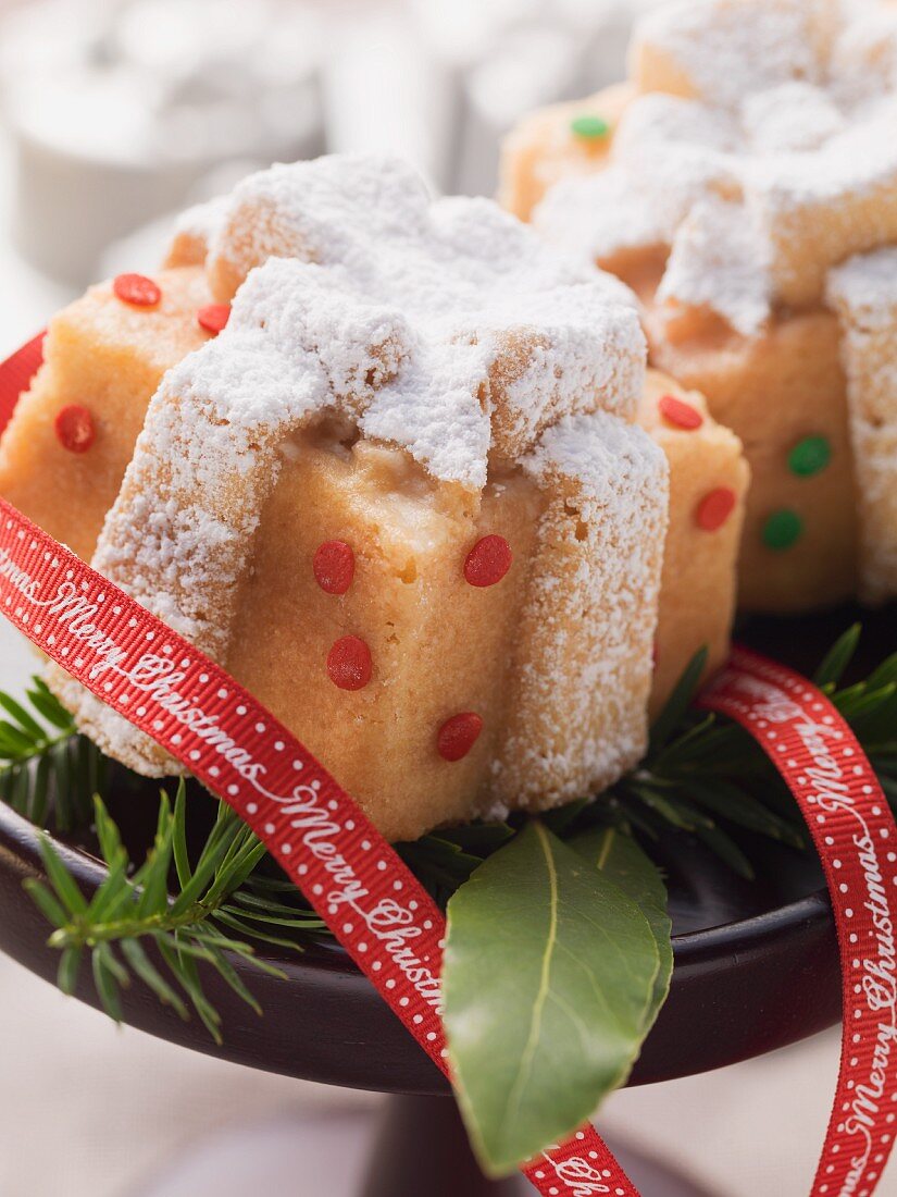 Mini parcel cakes for Christmas