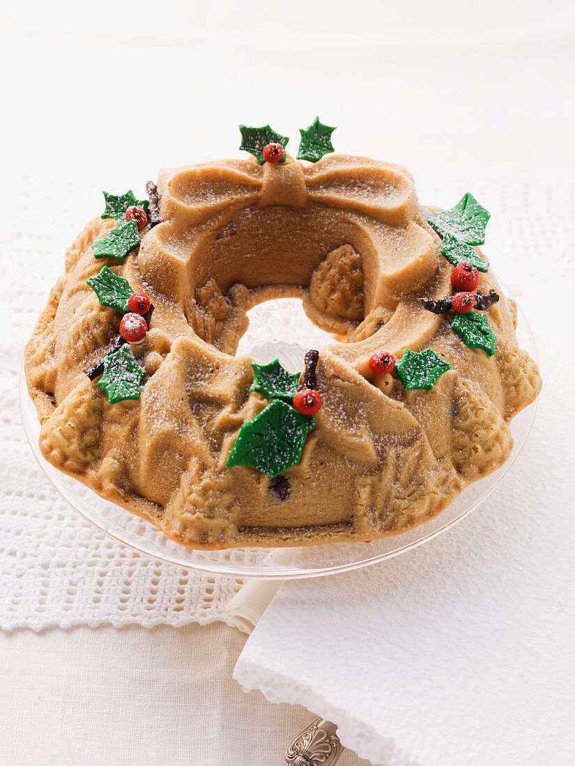 Weihnachtlicher Kranzkuchen aus der Form