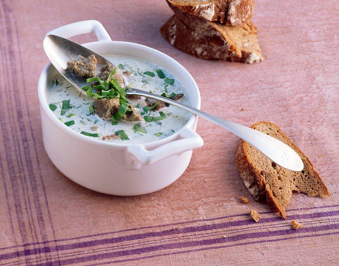 Sauerampfersuppe mit Rindfleisch