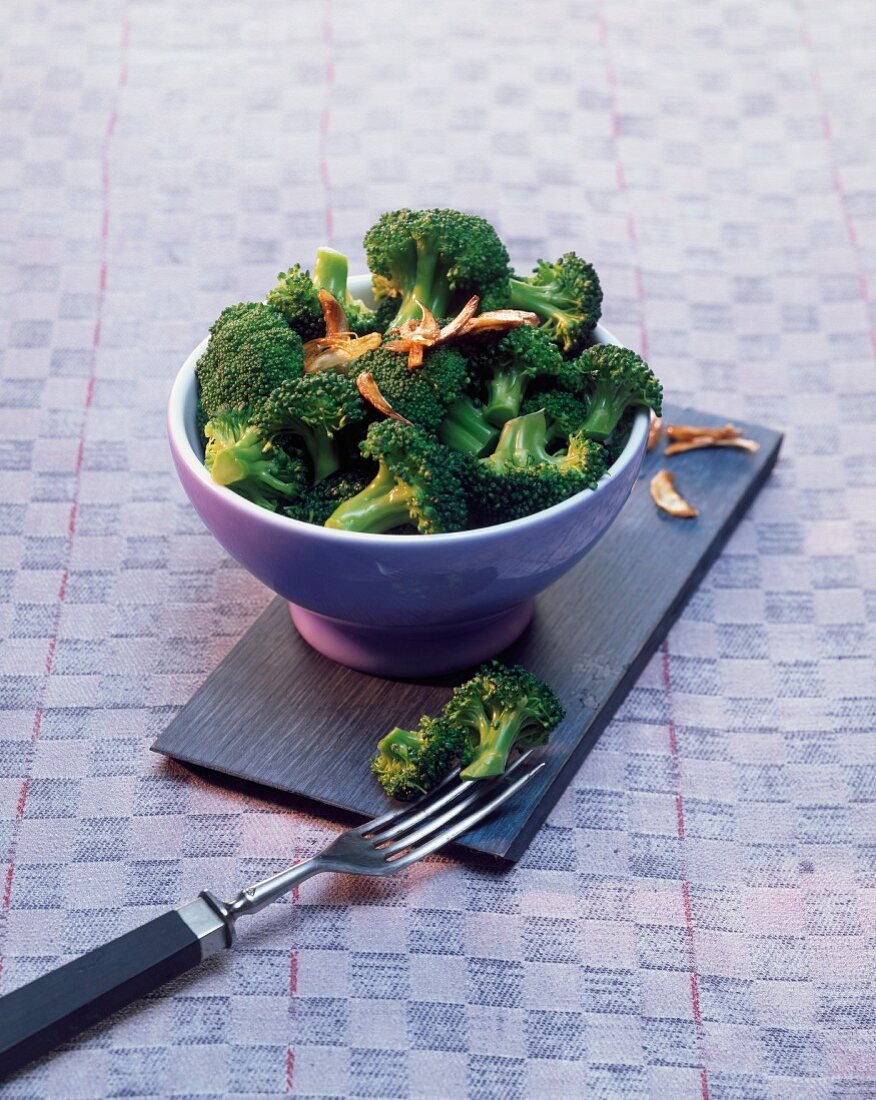 A bowl of cooked broccoli