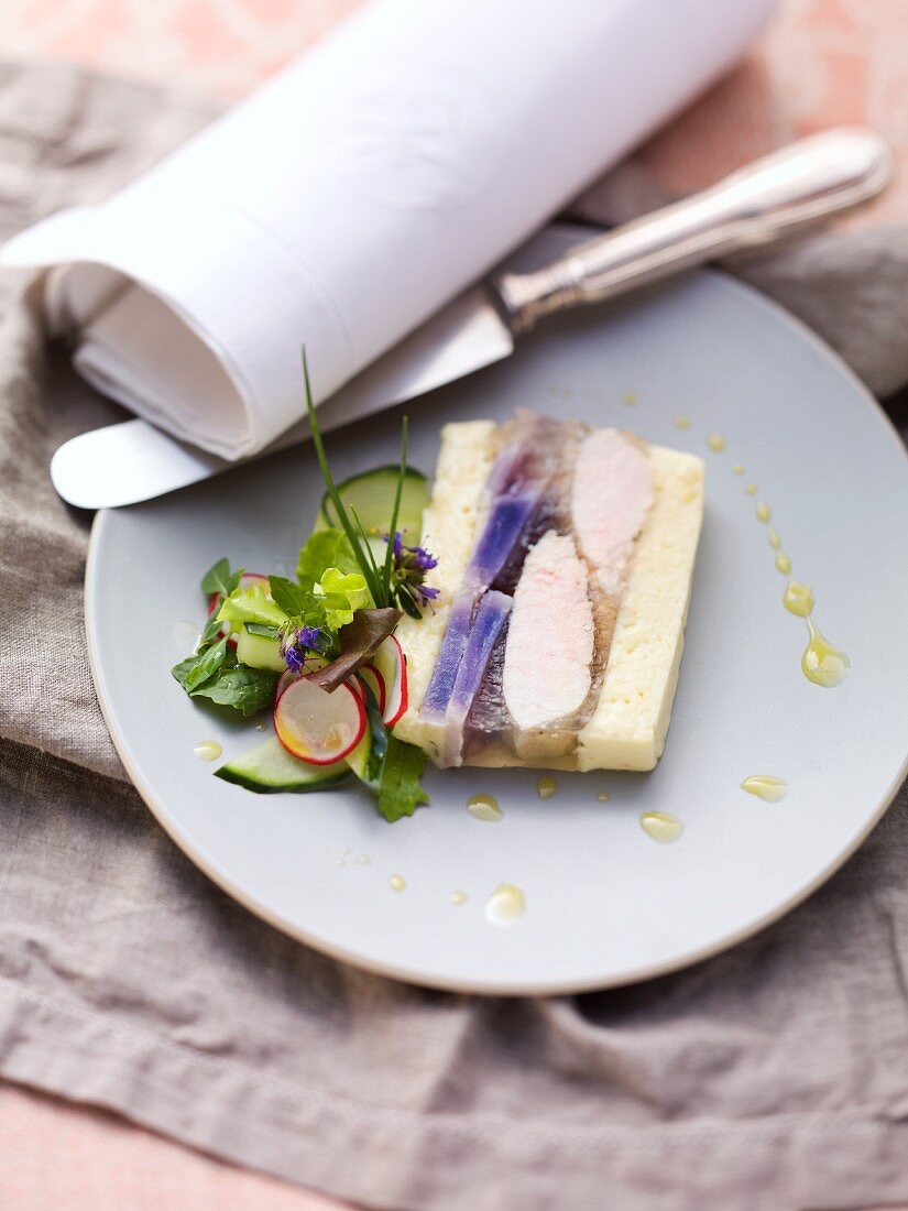 Terrine mit Perlhuhnfleisch