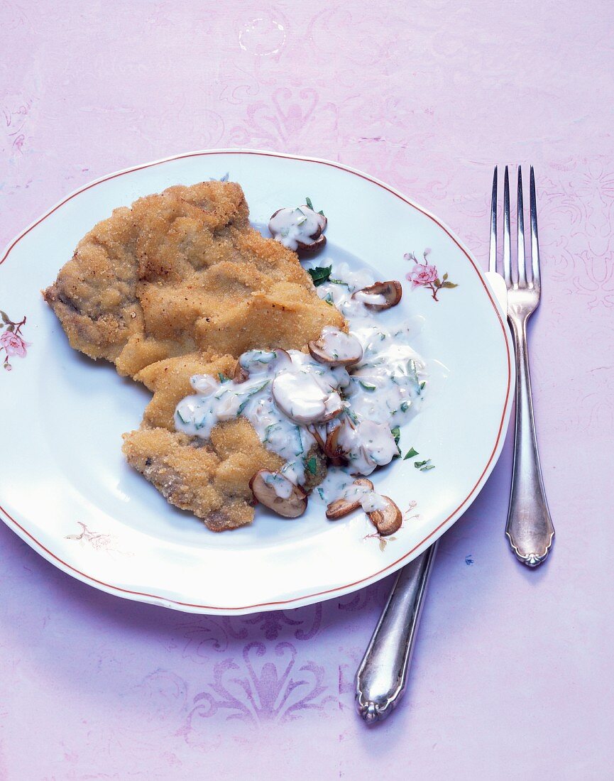 Breaded veal escalope with a mushroom sauce