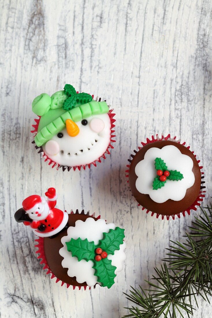 Weihnachtlich verzierte Cupcakes