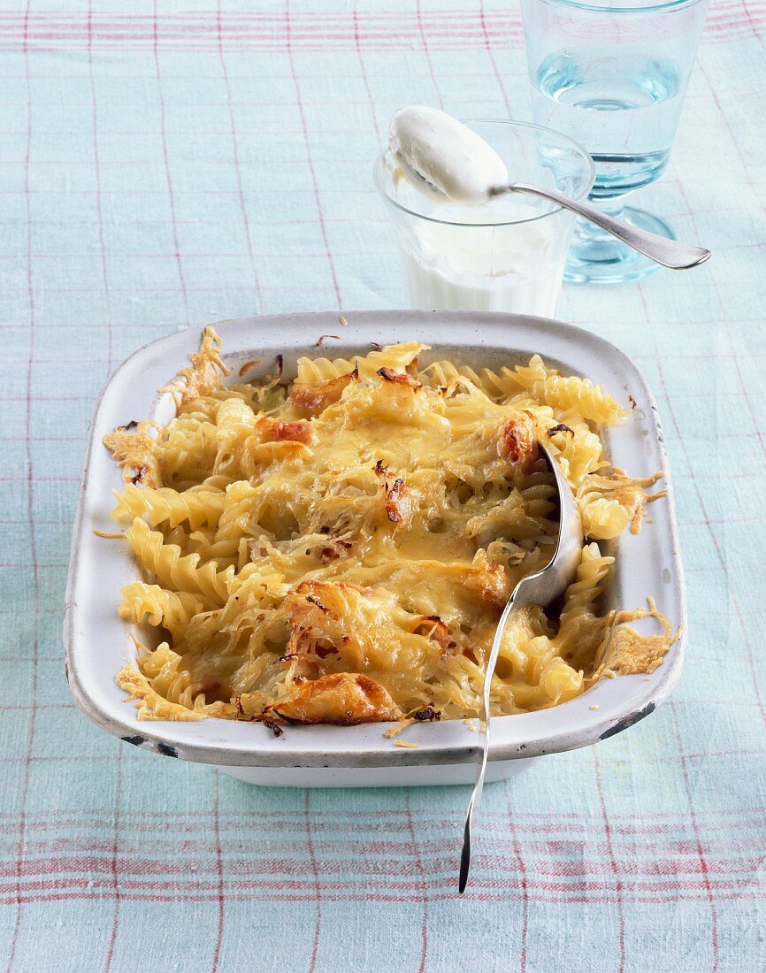 Pasta bake with cabbage