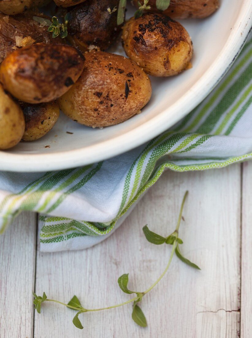 Roast potatoes with herbs