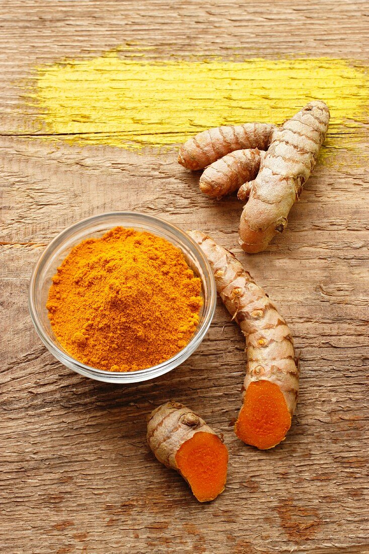 Turmeric roots and turmeric powder