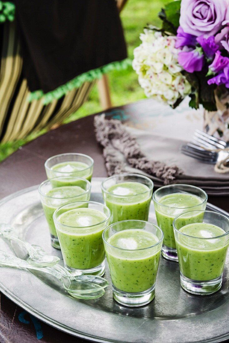 Pea and mint soup with yoghurt