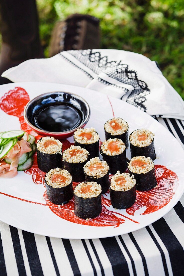 Quinoa and salmon sushi