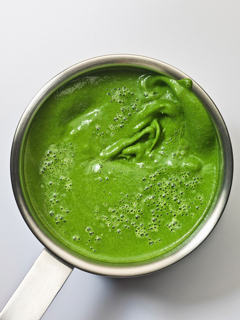 Spinach soup in a saucepan (seen from above)