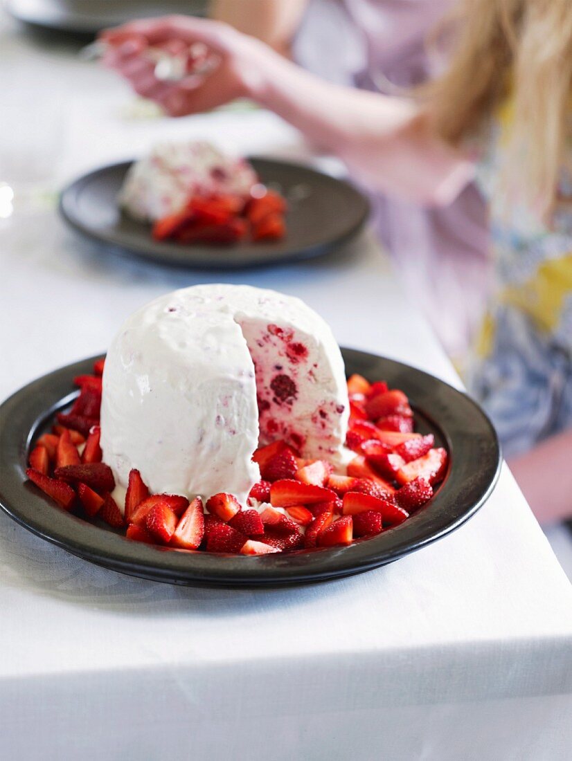 Semifreddo mit Beeren