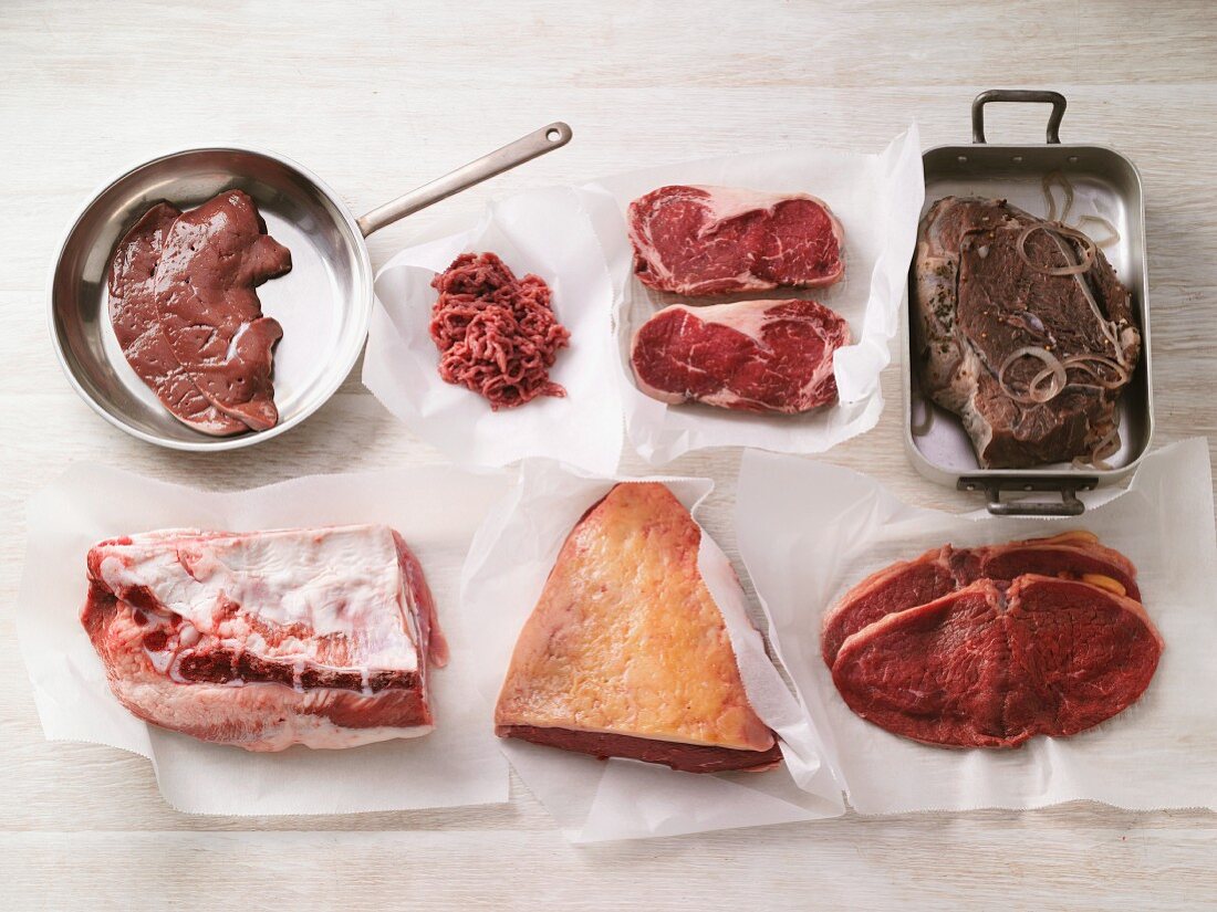 Verschiedene Rind- und Kalbfleischsorten, Kalbsleber und Hackfleisch