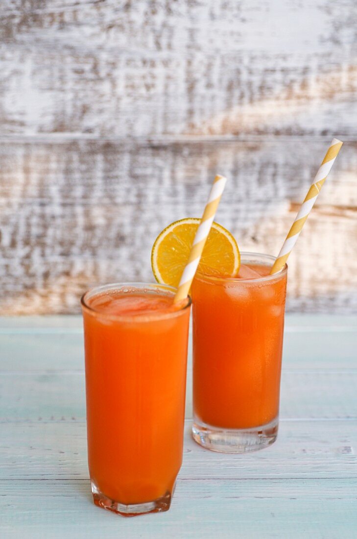 Papaya drinks with oranges