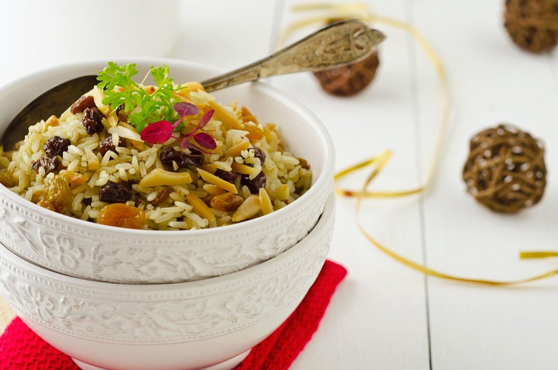 Pikanter Rosinenreis mit Mandeln zu Weihnachten (Karibik)