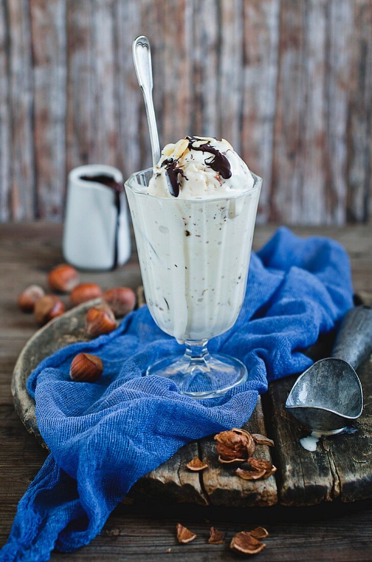 An ice cream sundae with hazelnut ice cream and chocolate sauce