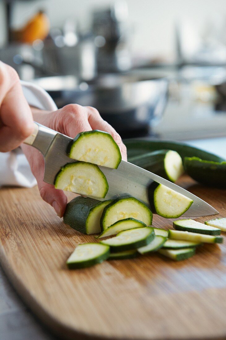 Zucchini schneiden