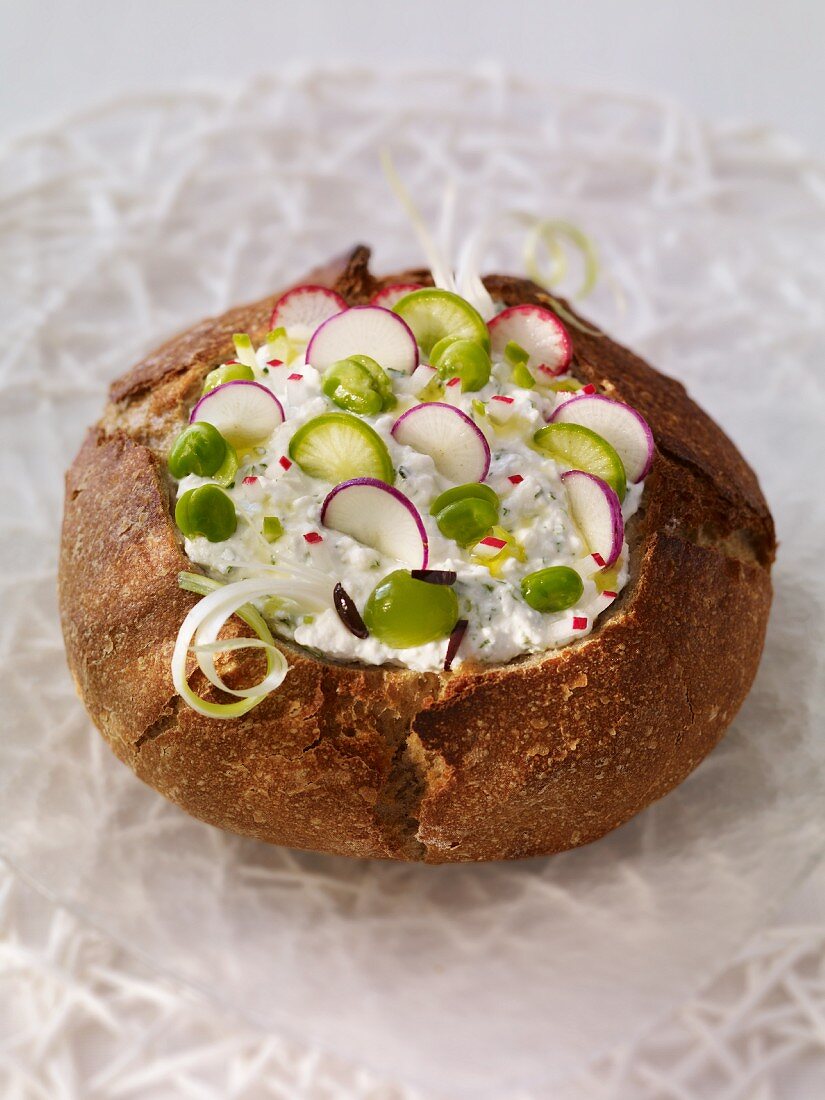 Bread filled with Brebis cheese and radishes