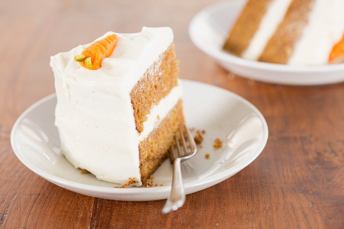 Carrot cake with cream cheese frosting (USA)