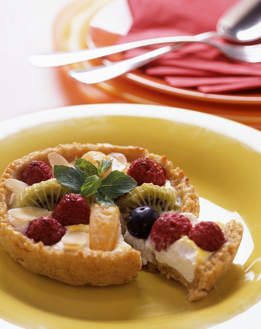 Fruit tartlet with ricotta cream
