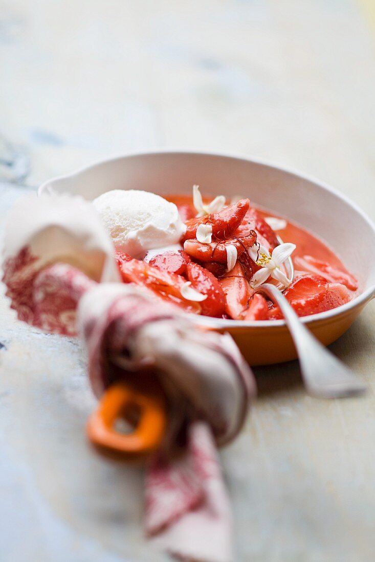 Vanilla ice cream with strawberry sauce and saffron