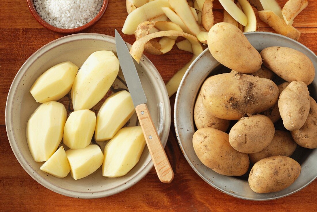 Kartoffeln, geschält und ungeschält