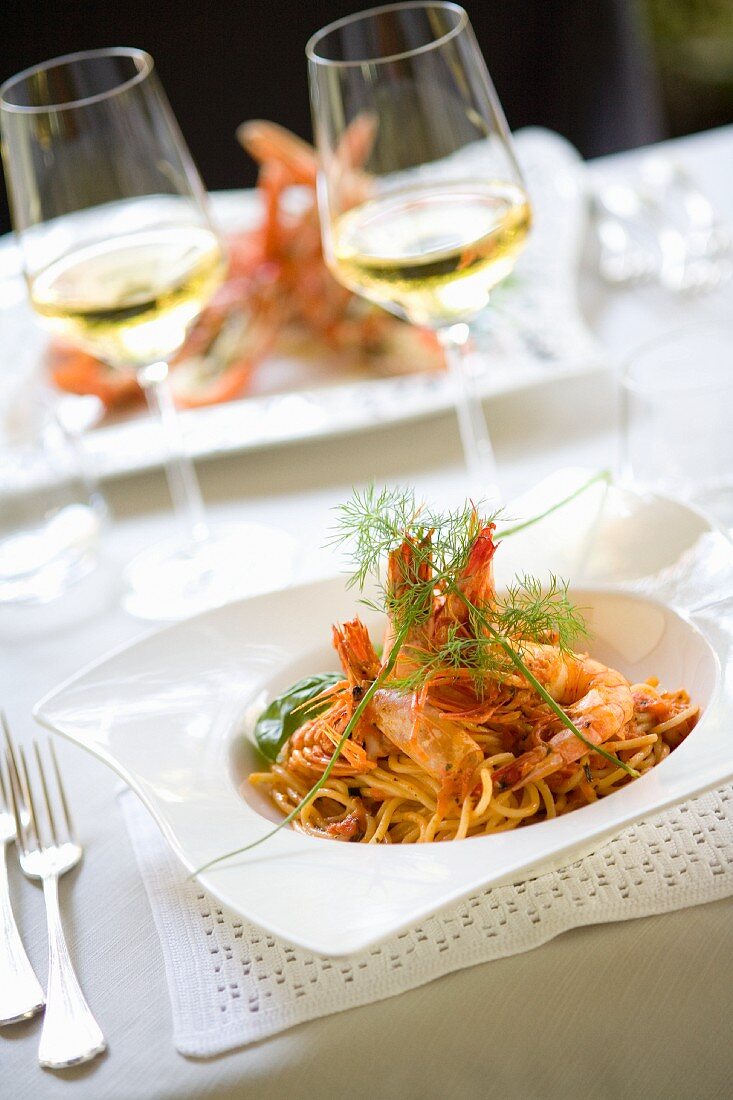 Spaghetti ai gamberi (Nudeln mit Garnelen, Italien)