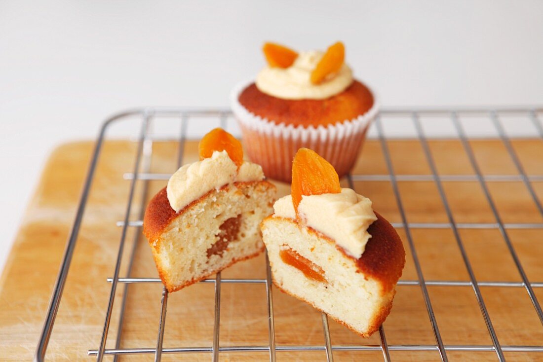 Apricot and vanilla cupcakes