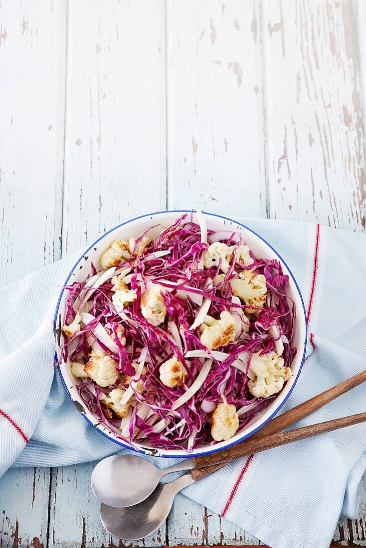 Red cabbage, cauliflower and fennel salad