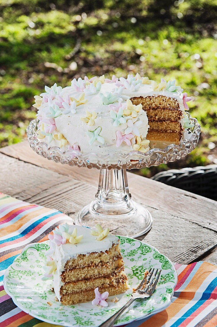 Dulce de leche cake with sugar flowers