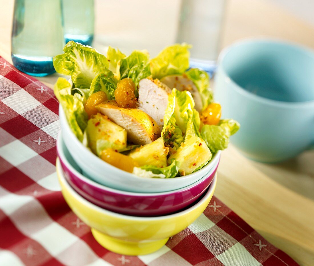 Salat mit Hähnchen, Ananas und Clementinen