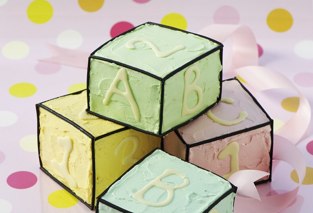 Dice-shaped cakes with liquorice edging, letters and numbers