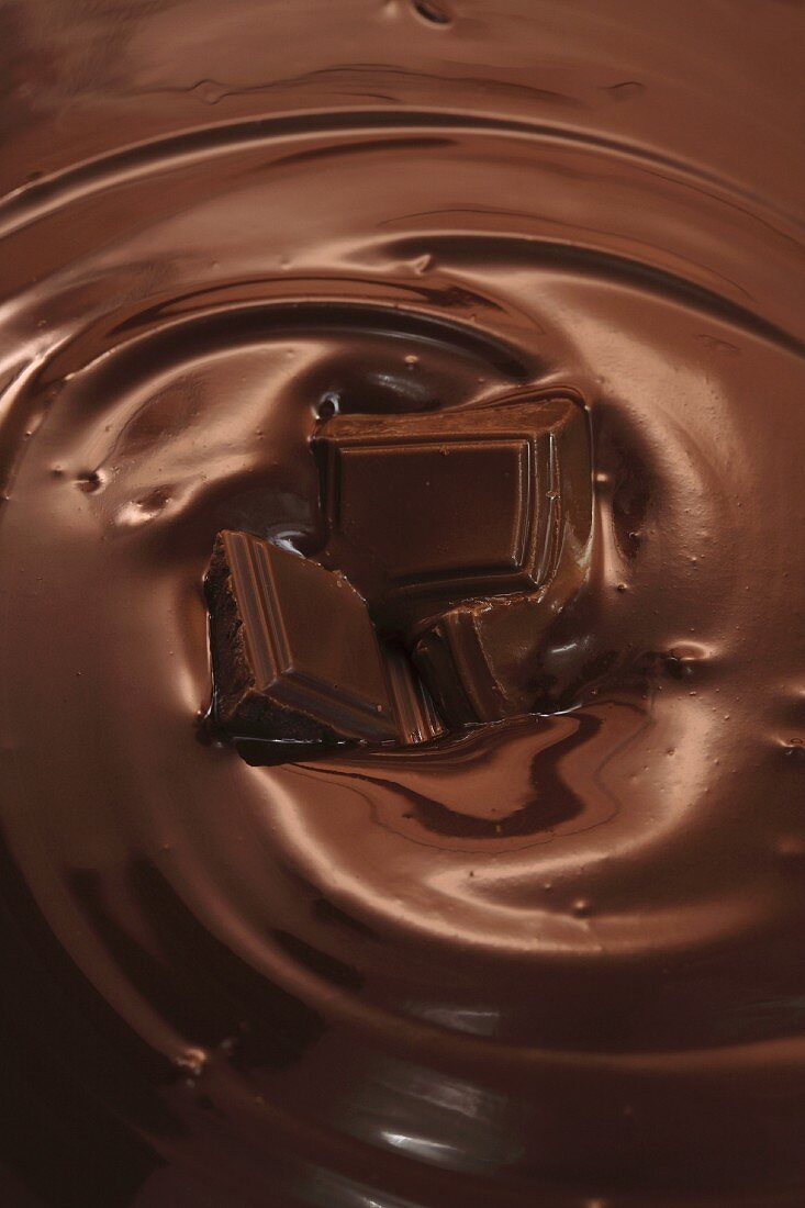 Melting chocolate with small pieces of chocolate