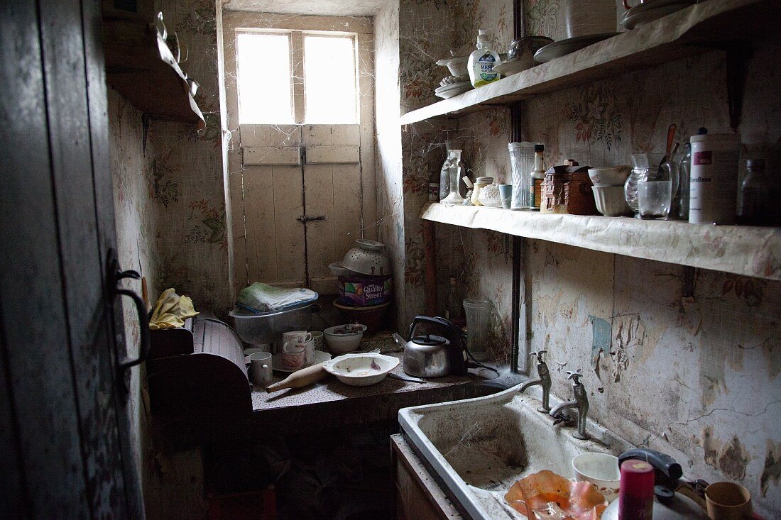 Old, neglected kitchen