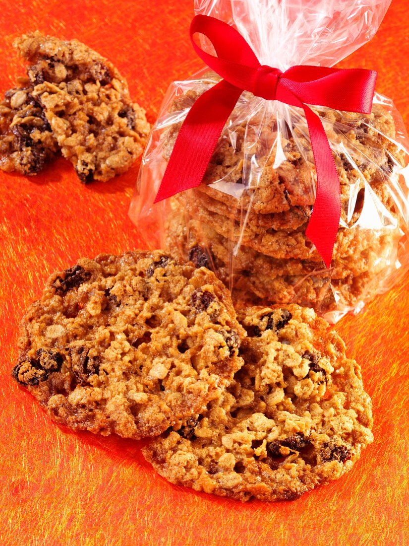 Oat and raisin biscuits as gifts