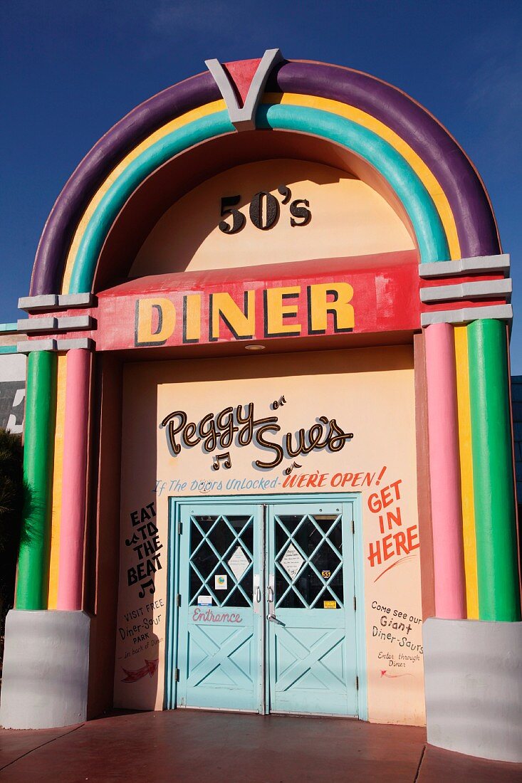 The entrance door to Peggy Sue's American Diner (California, USA)