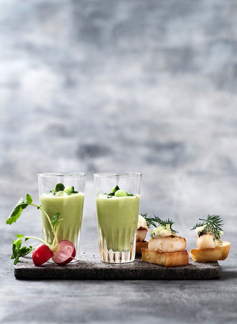 Pea soup and scallop canapés