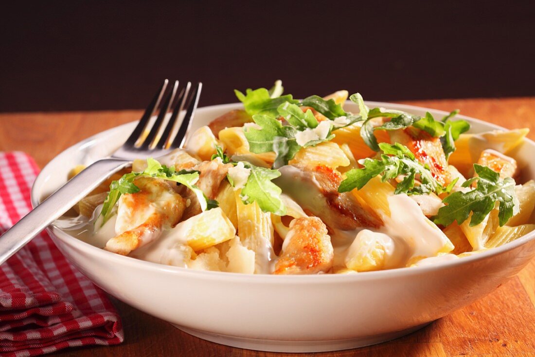 Penne mit Hähnchen und Rucola