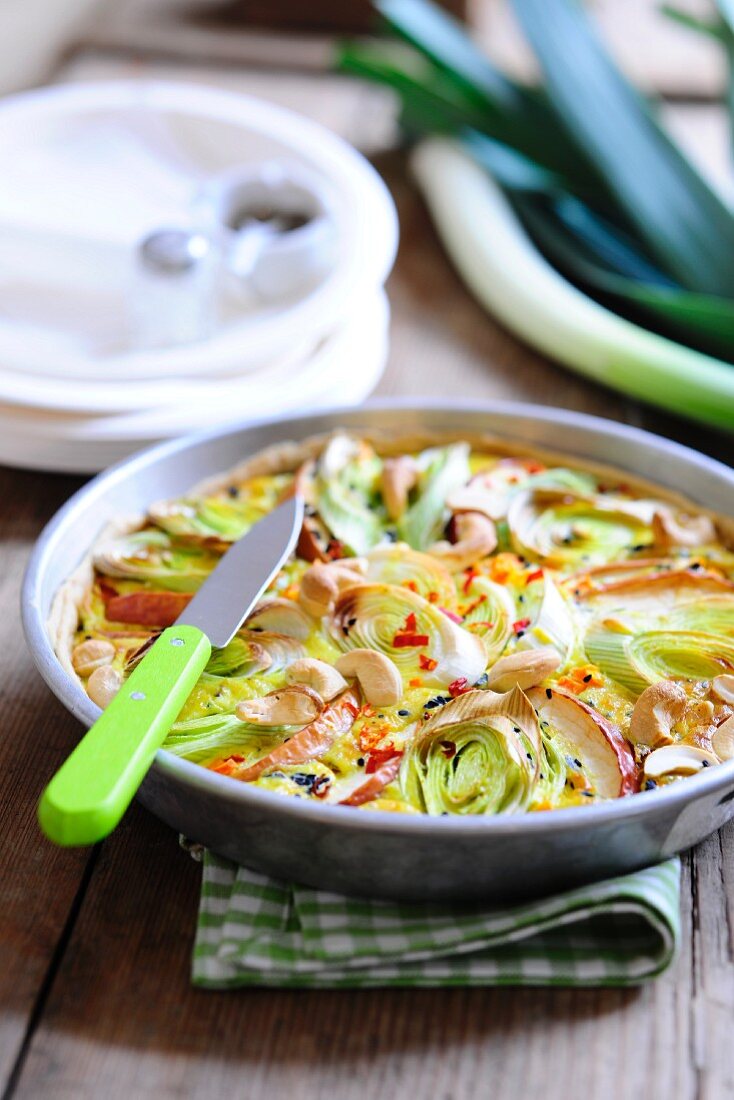 Leek quiche with apples and cashew nuts