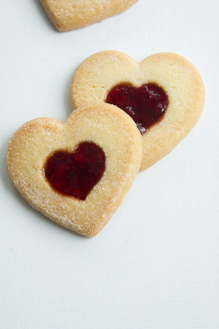 Heart-shaped biscuits with cranberry jam