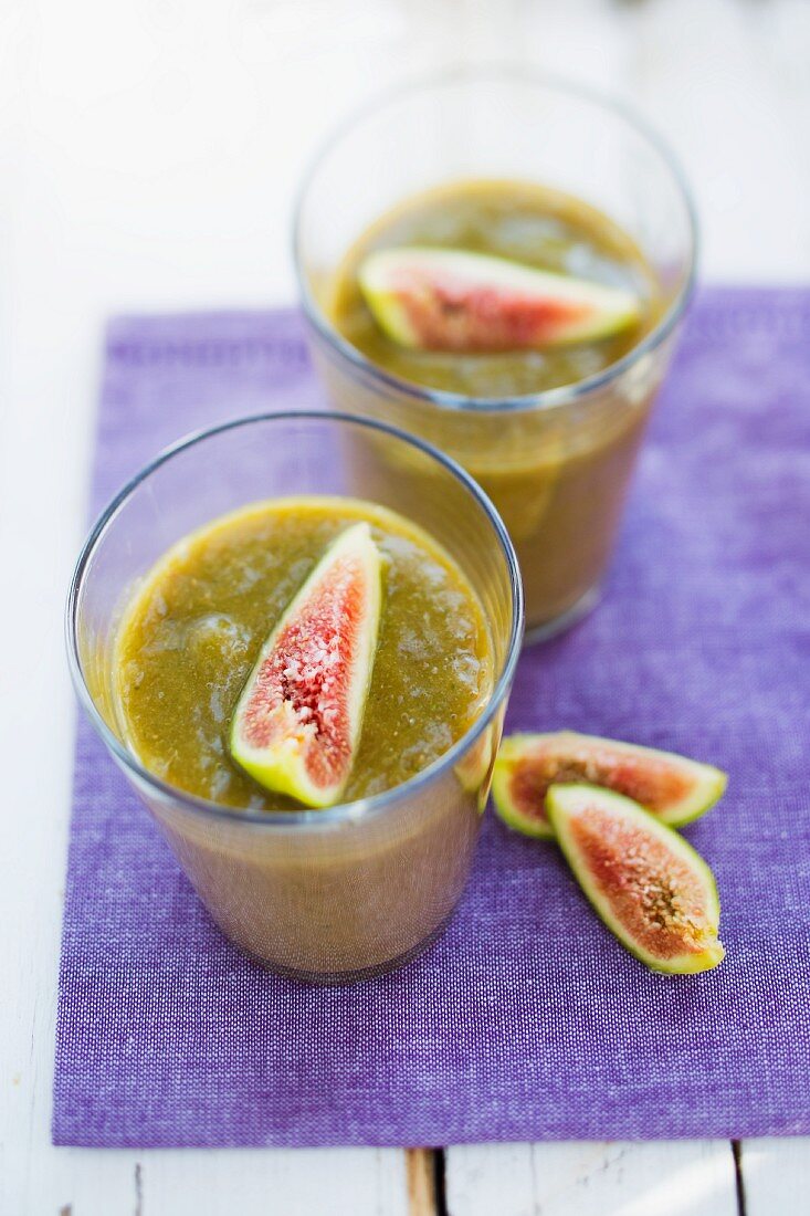 Fig and lettuce smoothies with watermelon and peach