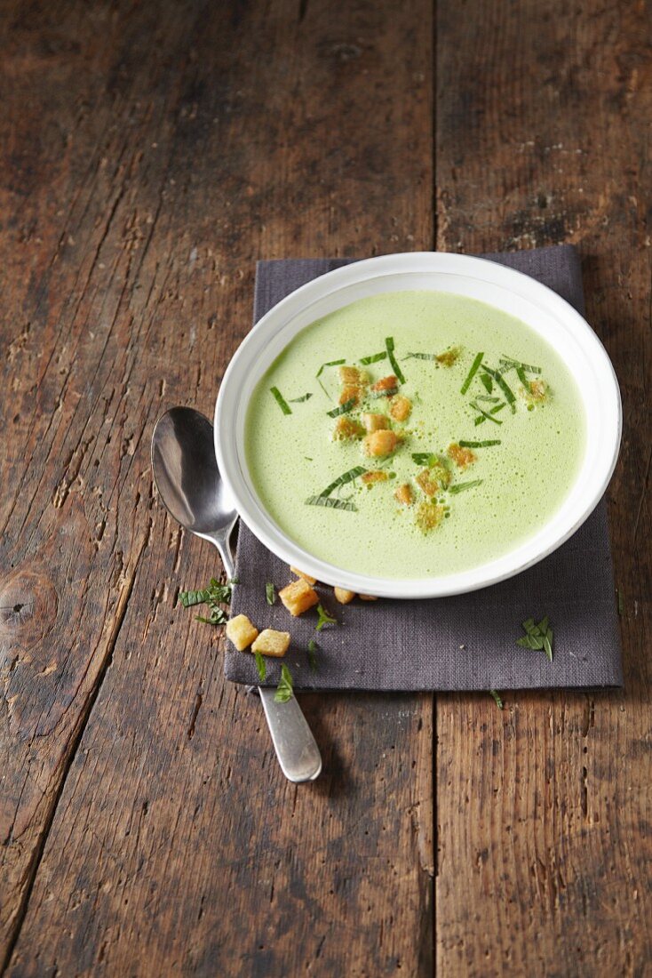 Pea soup with croutons