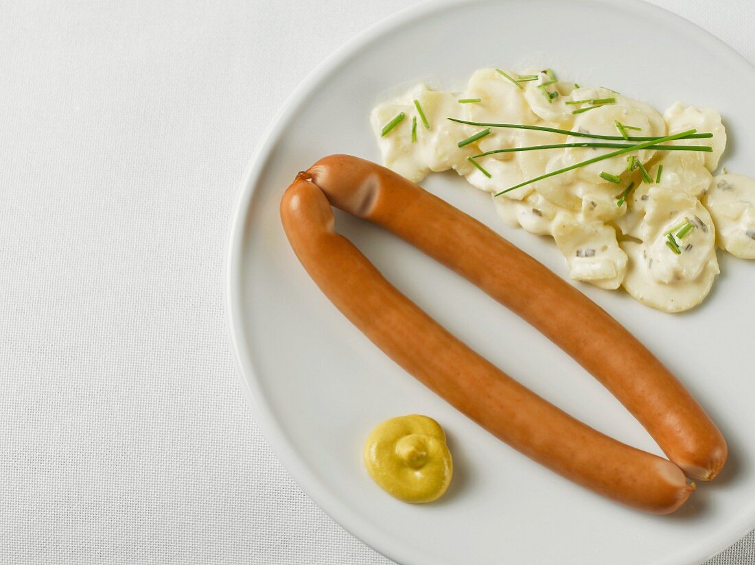 Wiener sausages with potato salad and mustard