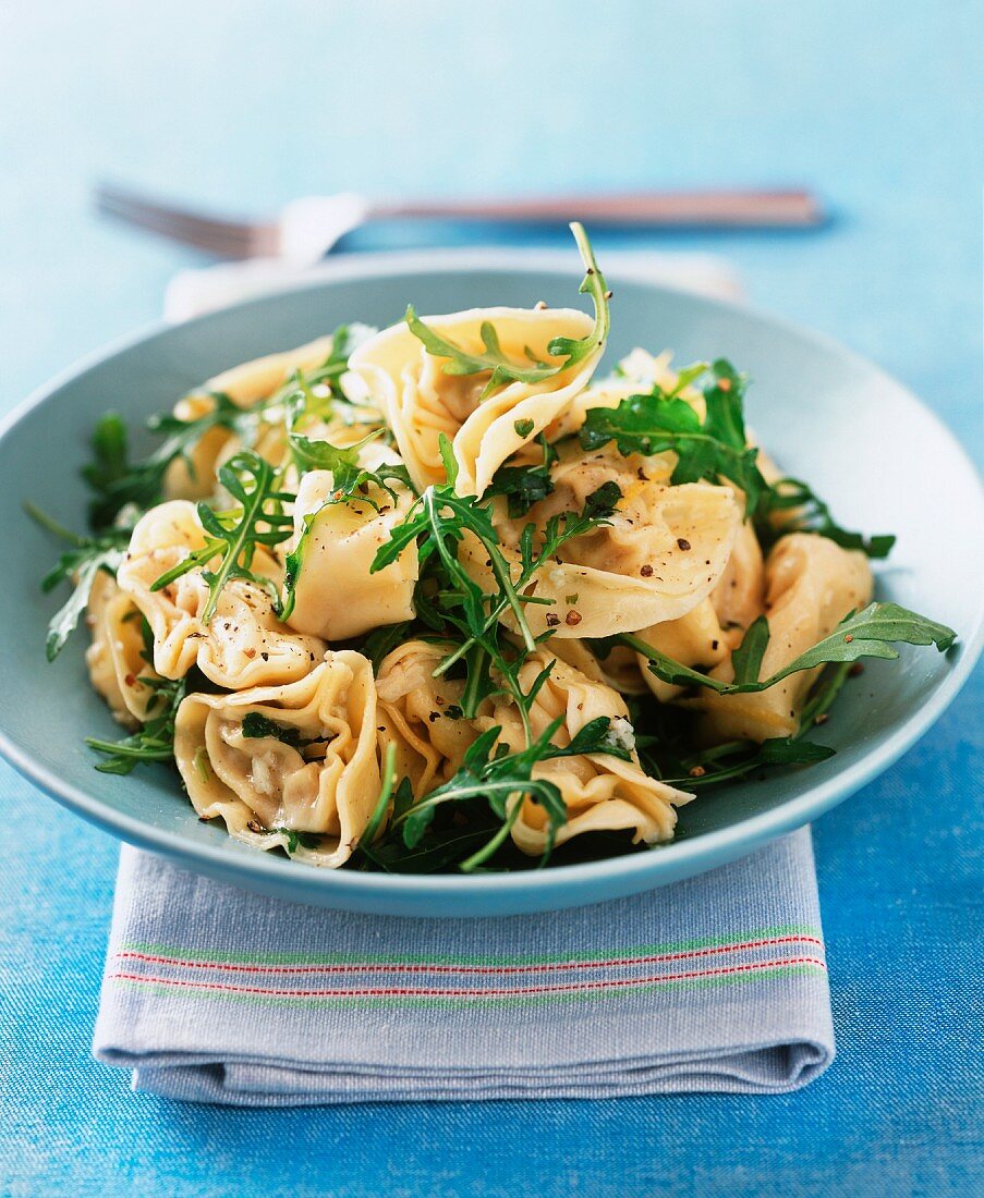 Tortellini with butter and rocket