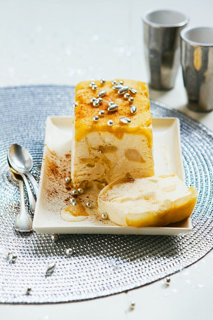 Semifreddo with pear confit for Christmas