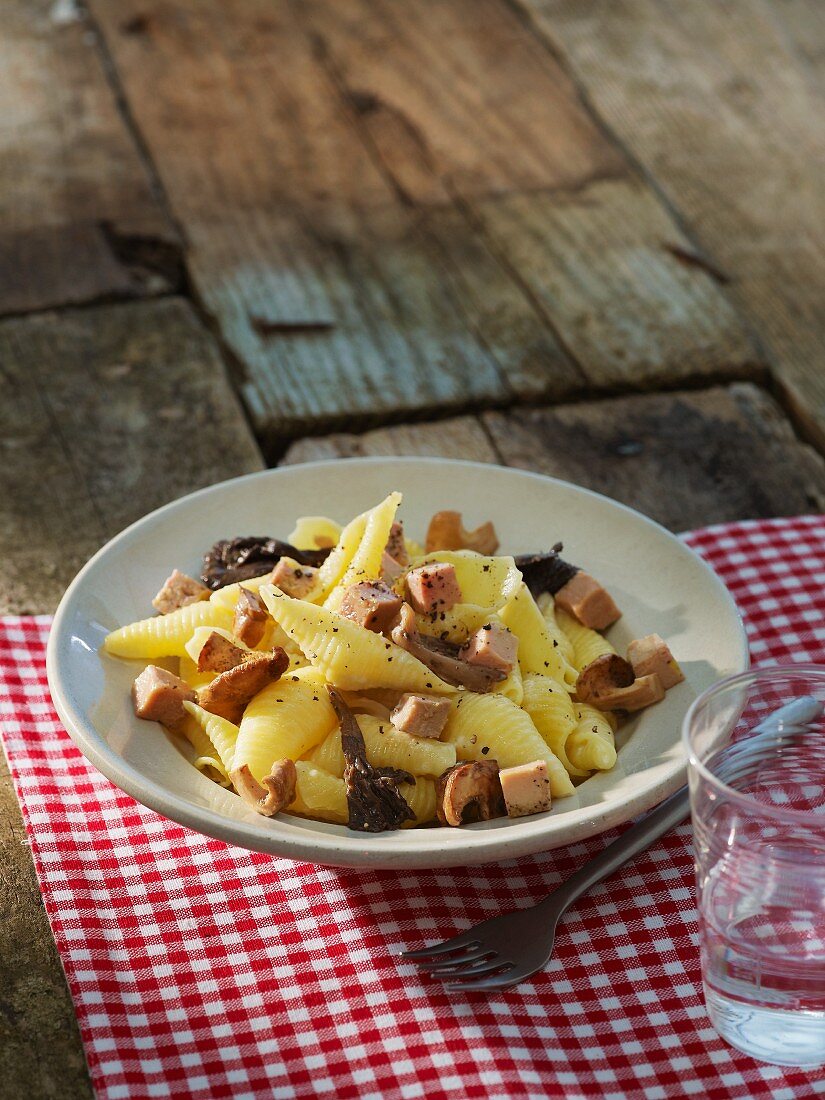 Conchiglie mit Gänseleber und Champignons