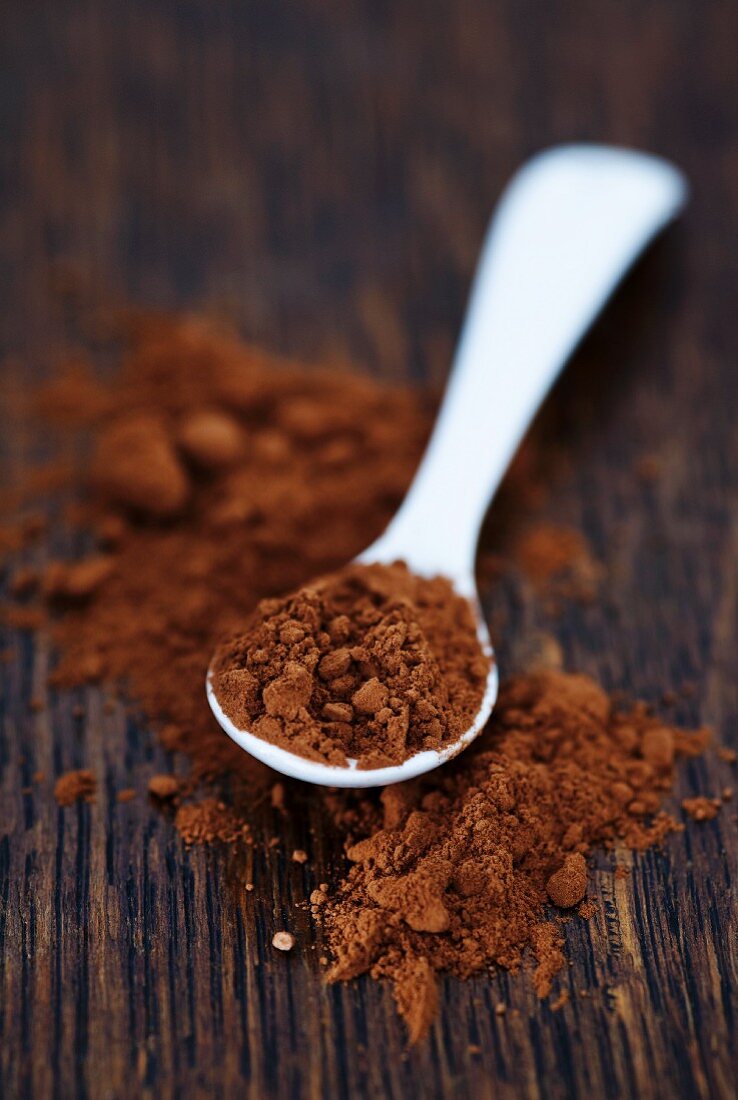 Cocoa powder on a spoon