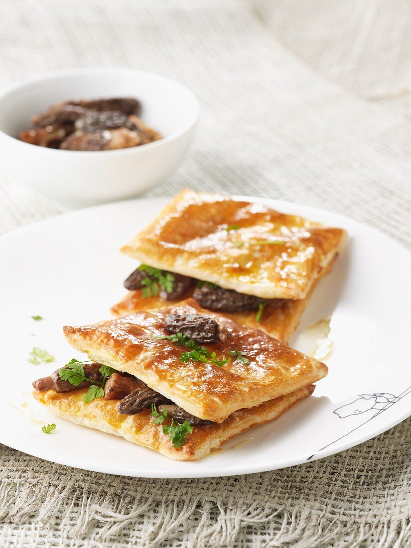 Puff pastry slices with morels