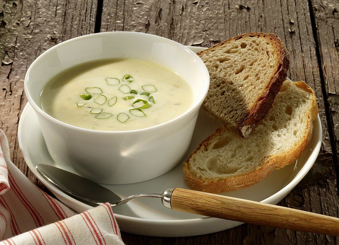 Leek and potato soup with slices of bread