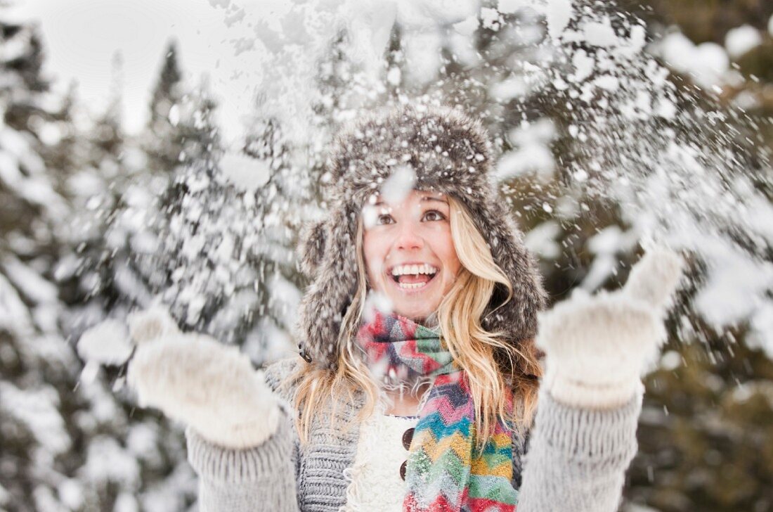 USA, Utah, Salt Lake City, young woman playing in snow