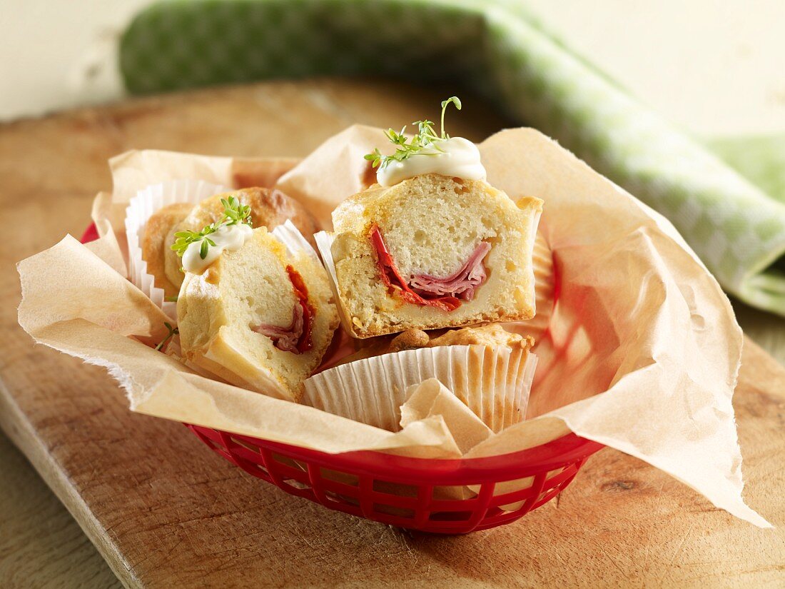 Muffins filled with chili and ham